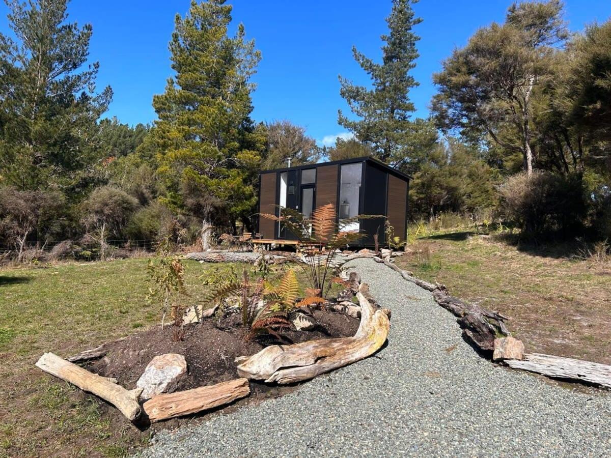 Vila Ruru Tiny House By Tiny Away Rangihaeata Exteriér fotografie